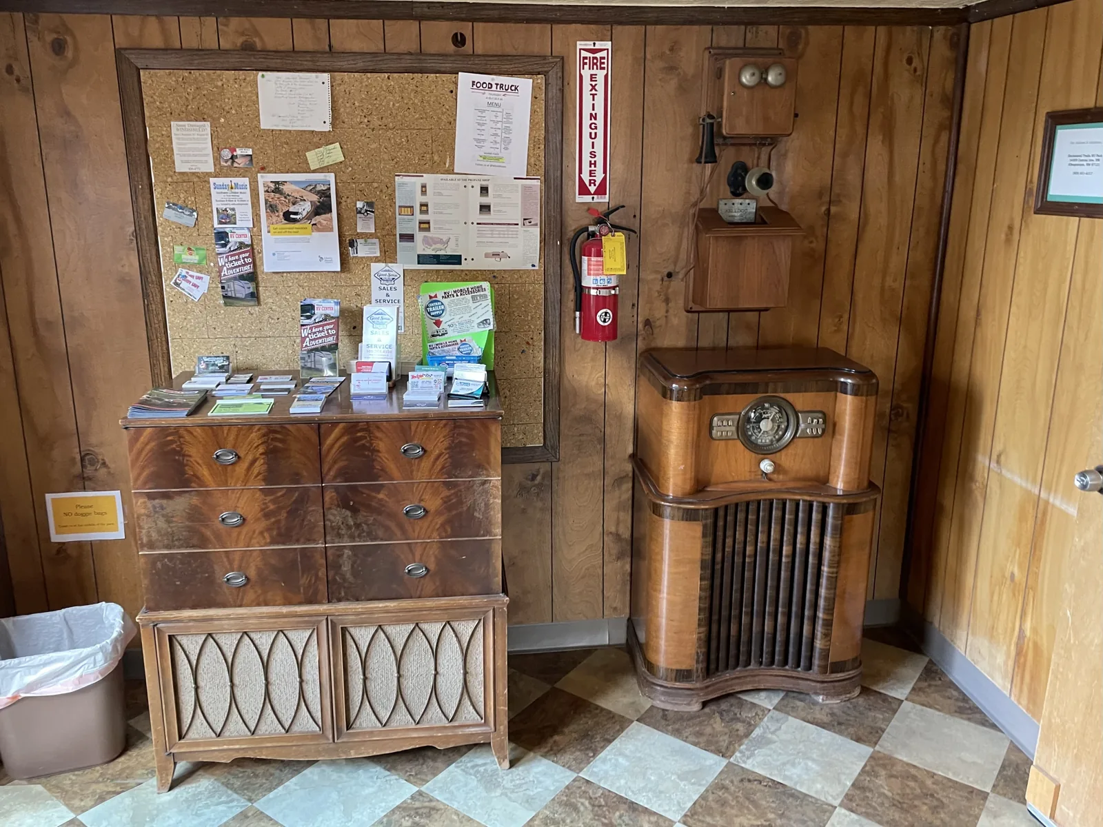 Albuquerque - Enchanted Trails RV Park & Trading Post (Hill Top Trading)