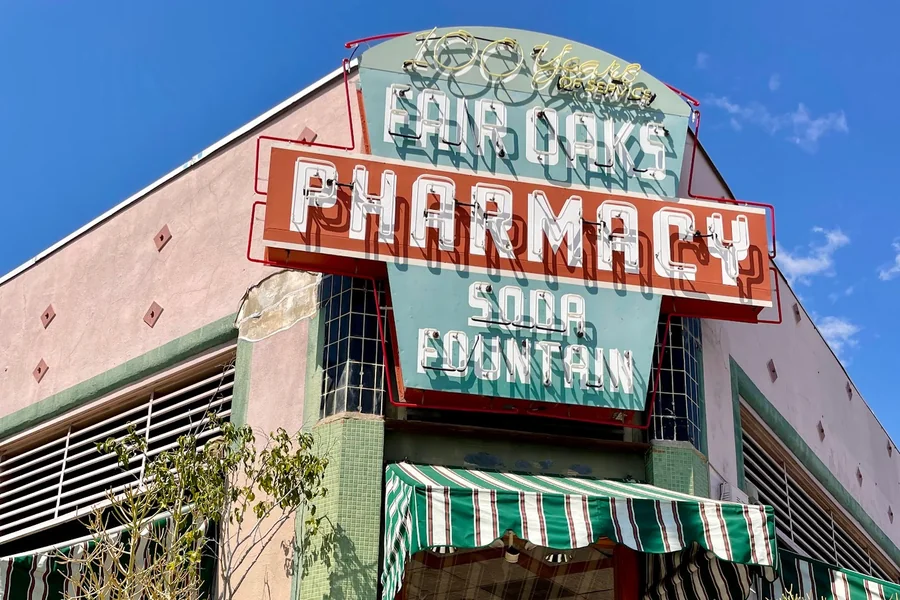 Pasadena - Fair Oaks Pharmacy & Soda Fountain