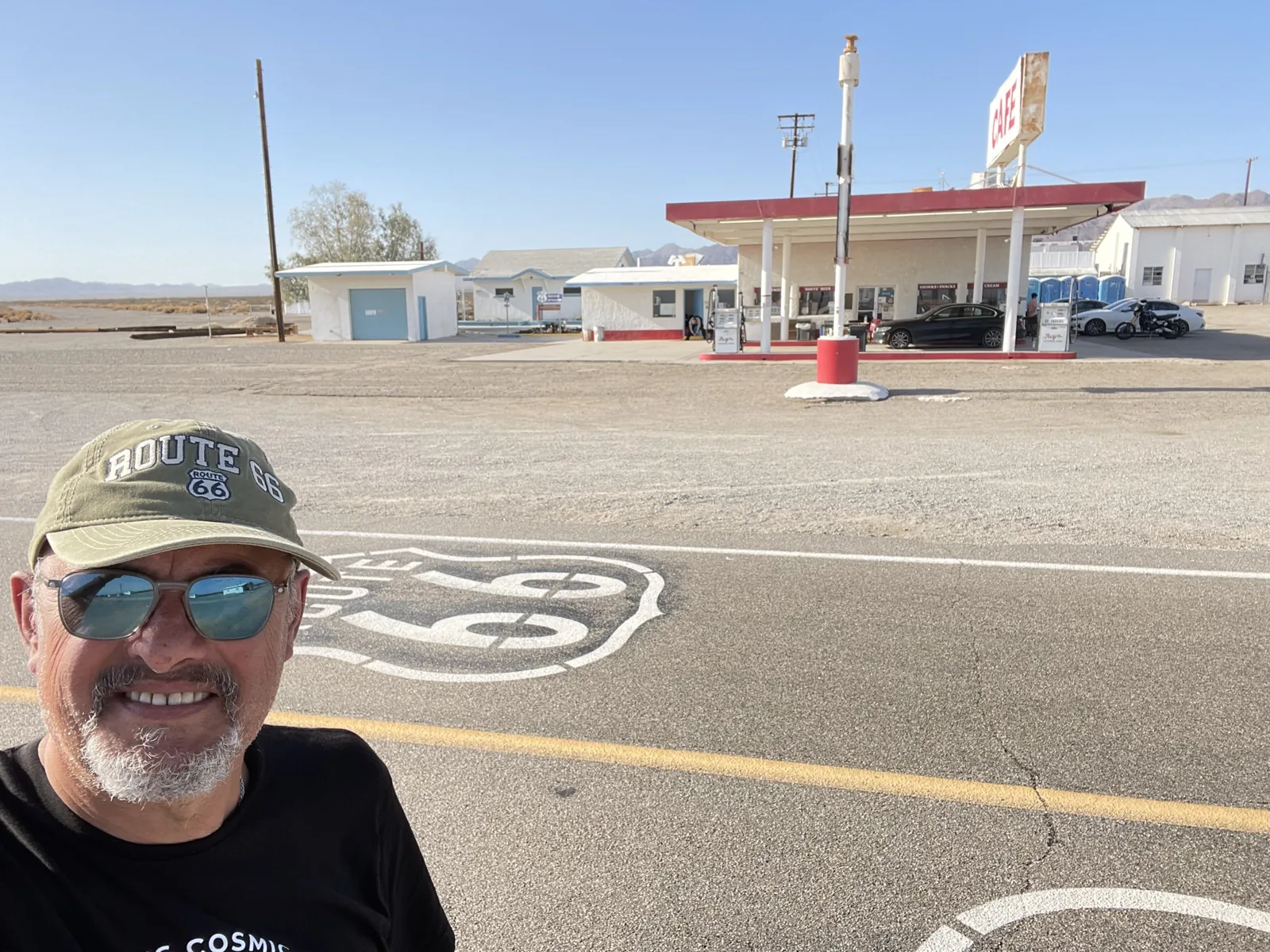 Amboy - Roy's Motel, Cafe & Gas Station