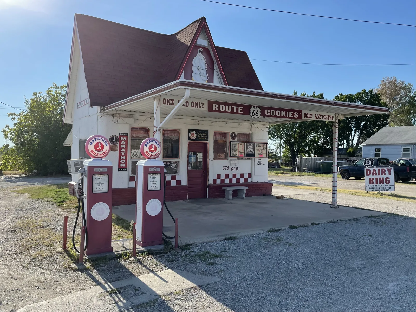Commerce -  Hole in the Wall Conoco Station